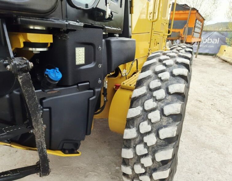 CATERPILLAR  140 AWD ***IMPECABLE***